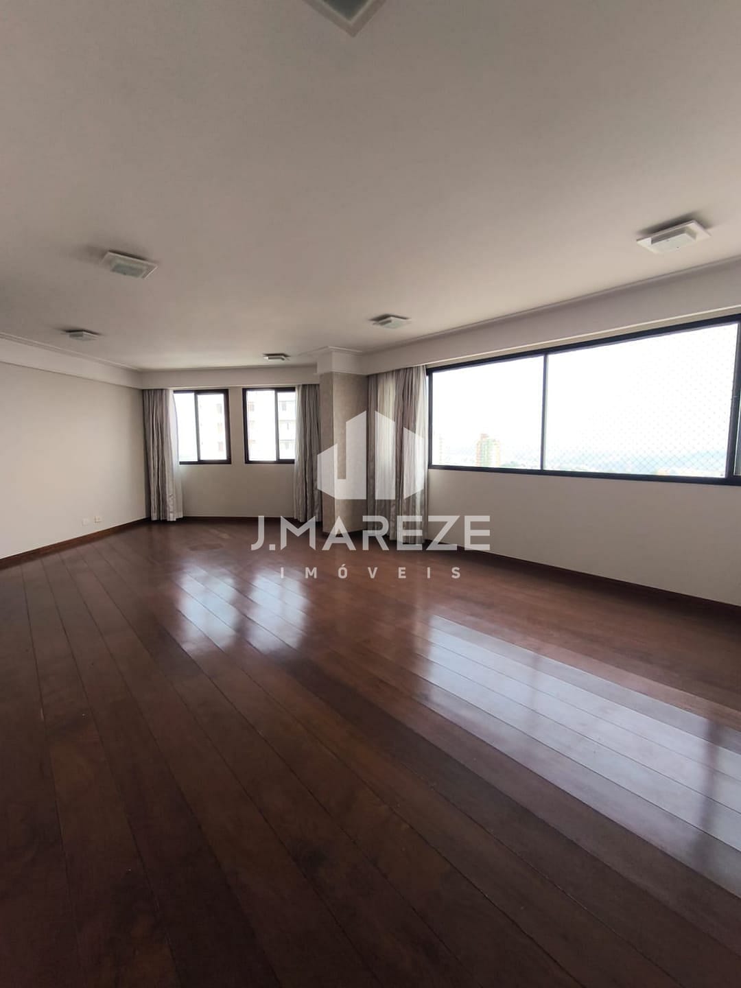 Apartamento à venda com 3 quartos, 187m² - Foto 2