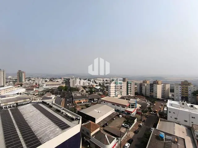 Apartamento com 244m² 3 quartos e 2 banheiros, à venda, no bairro Centro em Apucarana