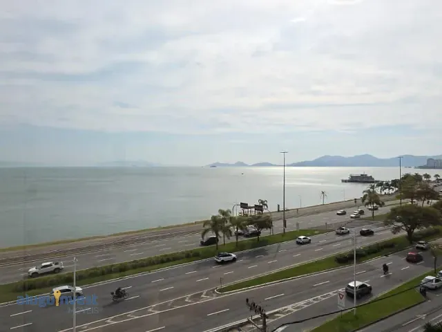 Apartamento com 307m² 4 quartos e 1 banheiro, para alugar, no bairro Centro em Florianópolis