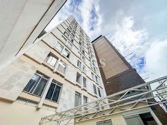 Apartamento com 106m² 3 quartos e 1 banheiro, à venda, no bairro Centro em Juiz de Fora