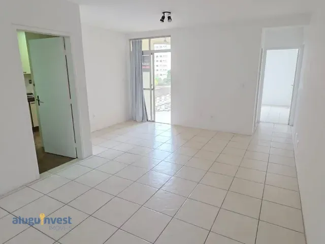 Apartamento 2 quartos e 1 banheiro, para alugar, no bairro Balneário em Florianópolis