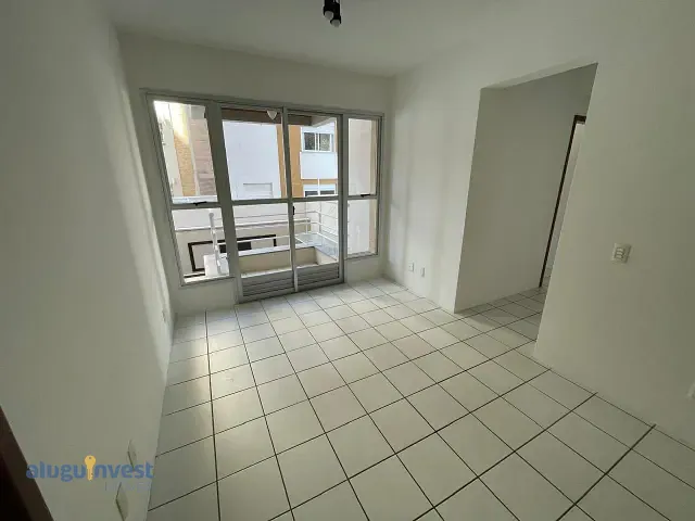 Apartamento 2 quartos e 1 banheiro, para alugar, no bairro Centro em Florianópolis