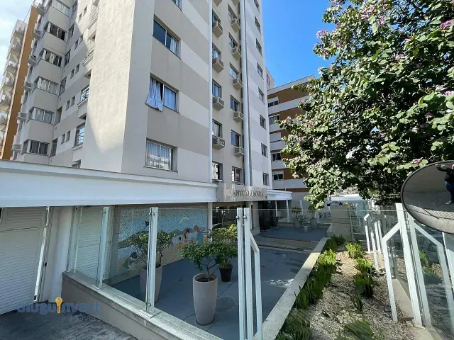 Apartamento 2 quartos e 1 banheiro, para alugar, no bairro Centro em Florianópolis