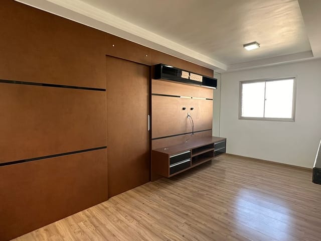 Apartamento 2 quartos e 1 banheiro, para alugar, no bairro Centro em Cambé