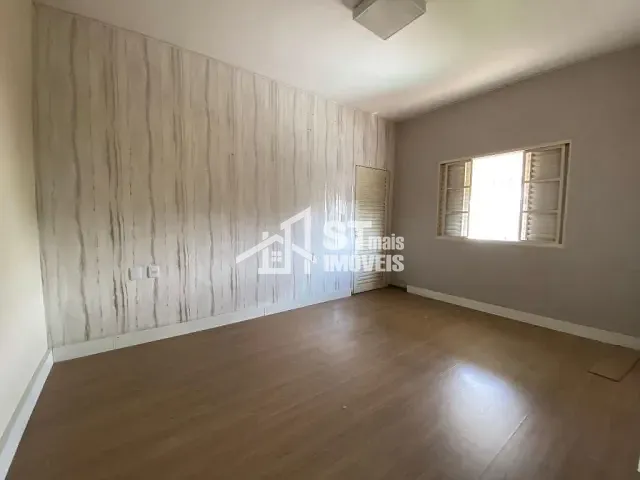 Apartamento com 206m² 3 quartos e 2 banheiros, para alugar, no bairro Centro em Andradas