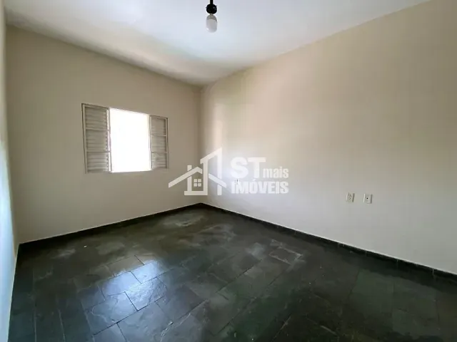 Apartamento com 206m² 3 quartos e 2 banheiros, para alugar, no bairro Centro em Andradas