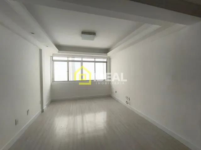Apartamento 3 quartos e 2 banheiros, para alugar, no bairro Centro em Concórdia