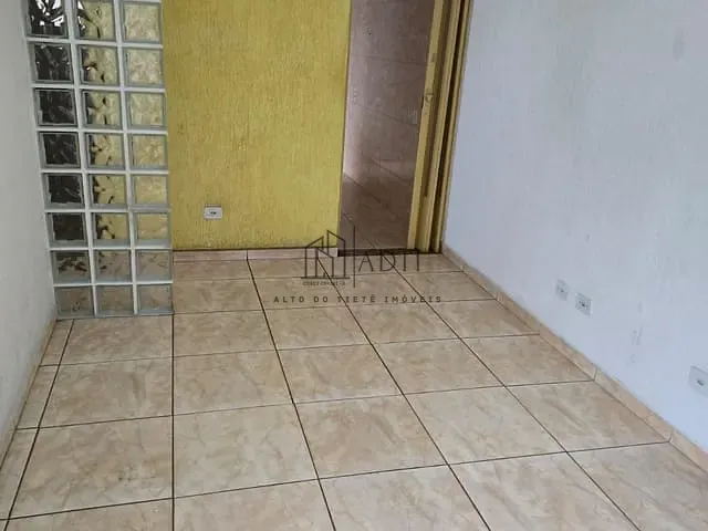 Apartamento 2 quartos e 1 banheiro, para alugar, no bairro Jardim Marica em Mogi das Cruzes