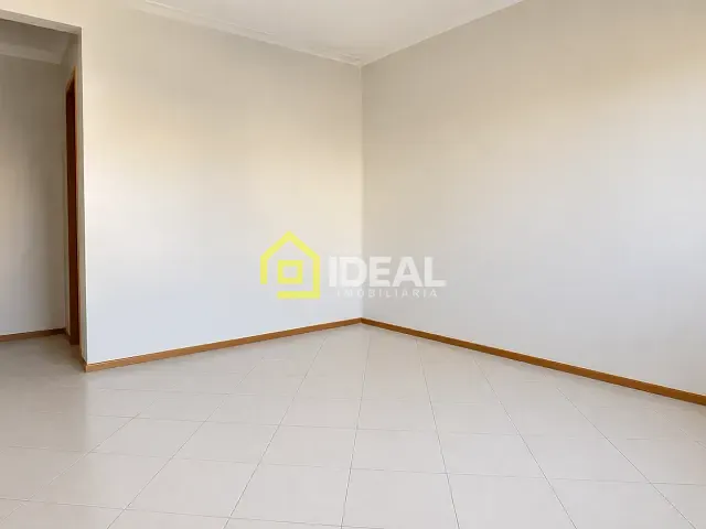 Apartamento 3 quartos e 2 banheiros, para alugar, no bairro Centro em Concórdia