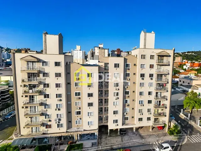 Apartamento 3 quartos e 2 banheiros, para alugar, no bairro Centro em Concórdia