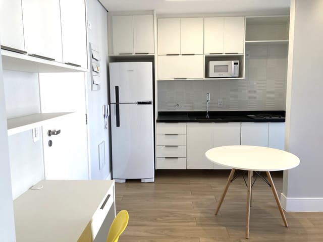 Foto do Apartamento - 1 dormitório, 1 vaga, andar alto, cozinha em conceito aberto, Apto à venda, a 400 mts do metrô Ana Rosa, na Vila Mariana | Paulista Imóveis.