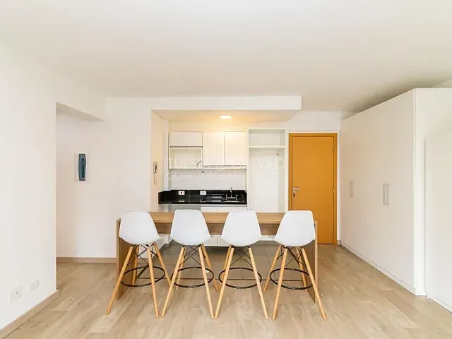 Apartamento com 31m² 1 quarto e 1 banheiro, para alugar, no bairro Água Verde em Curitiba