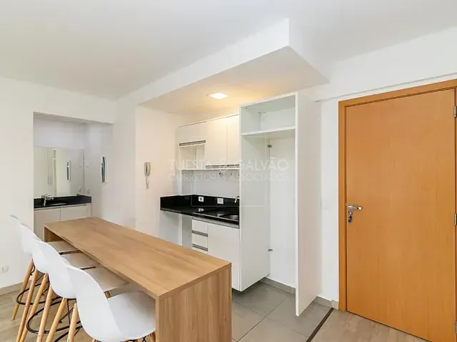 Apartamento com 31m² 1 quarto e 1 banheiro, para alugar, no bairro Água Verde em Curitiba