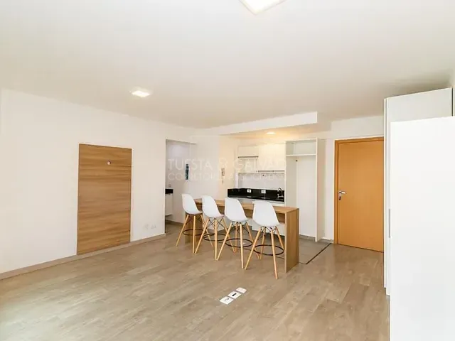 Apartamento com 31m² 1 quarto e 1 banheiro, para alugar, no bairro Água Verde em Curitiba