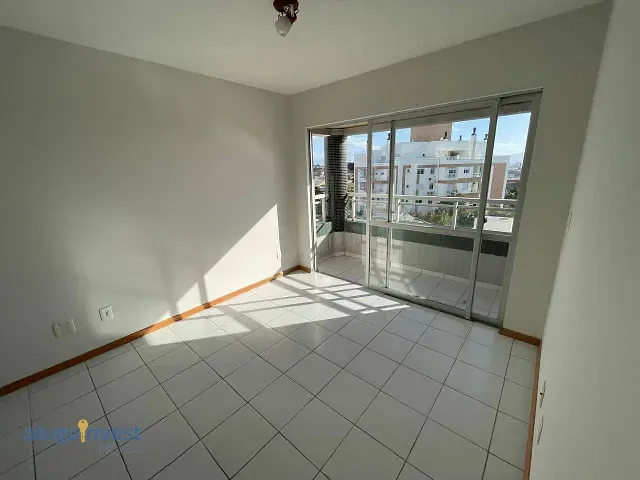 Apartamento 2 quartos e 1 banheiro, à venda, no bairro Estreito em Florianópolis
