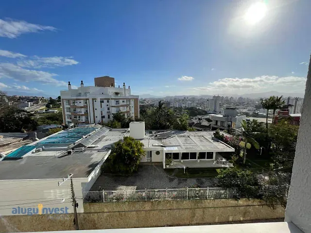 Apartamento 2 quartos e 1 banheiro, à venda, no bairro Estreito em Florianópolis