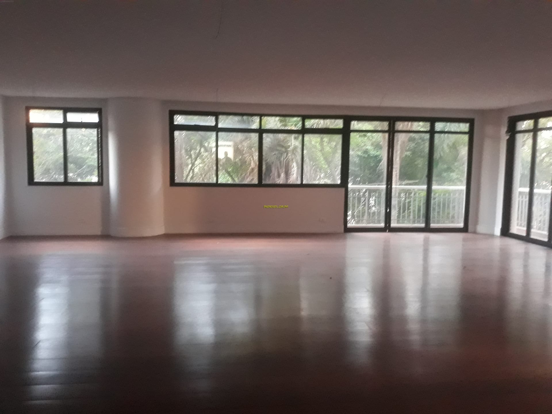 Apartamento à venda com 3 quartos, 235m² - Foto 2