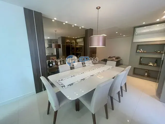 Apartamento com 250m² 4 quartos e 4 banheiros, à venda, no bairro Centro em Balneário Camboriú