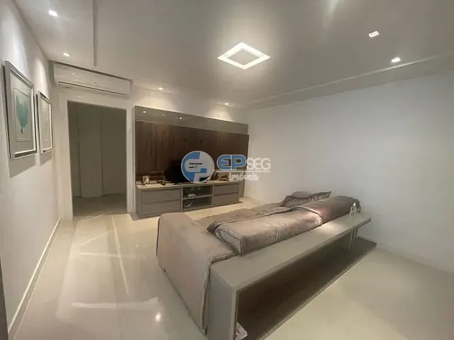 Apartamento com 250m² 4 quartos e 4 banheiros, à venda, no bairro Centro em Balneário Camboriú