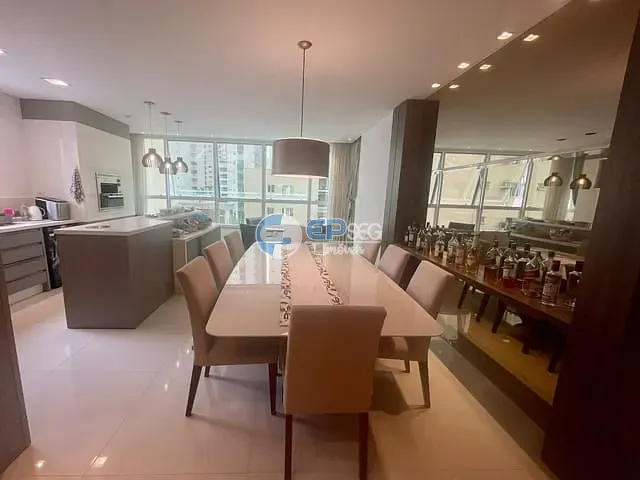 Apartamento com 250m² 4 quartos e 4 banheiros, à venda, no bairro Centro em Balneário Camboriú