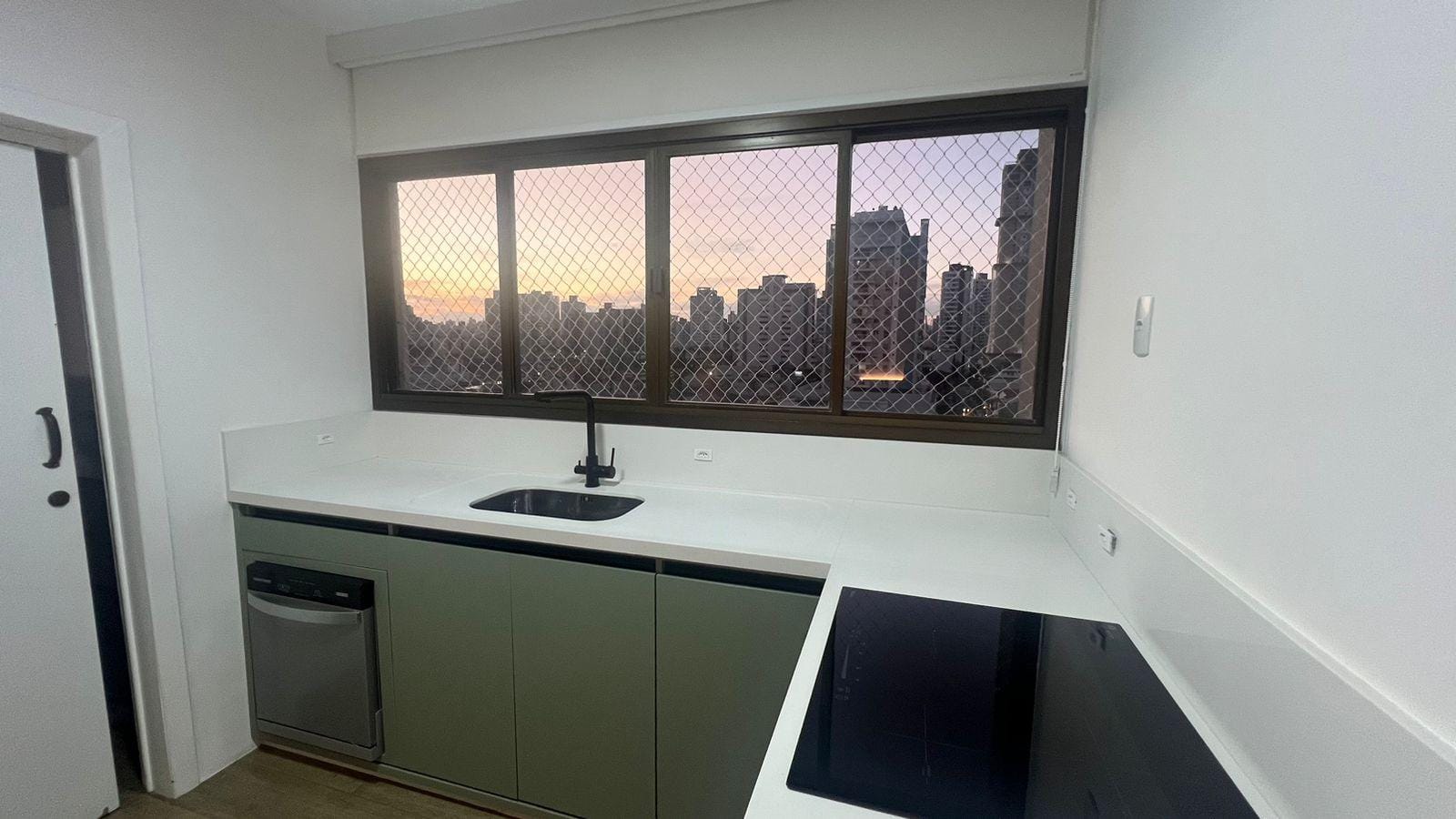Apartamento à venda com 3 quartos, 165m² - Foto 1