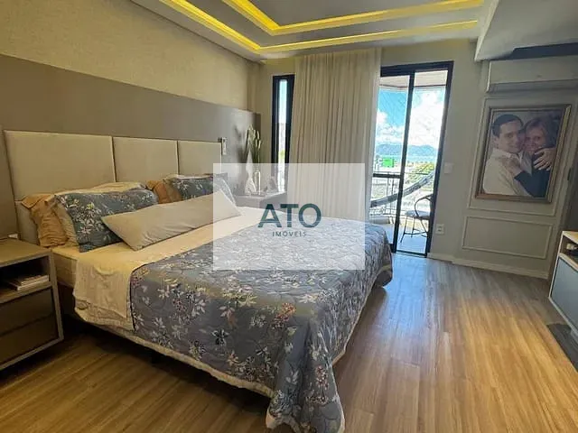 Apartamento com 320m² 4 quartos e 6 banheiros, à venda, no bairro Canto em Florianópolis