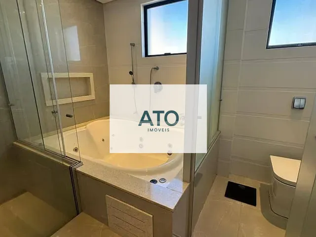 Apartamento com 320m² 4 quartos e 6 banheiros, à venda, no bairro Canto em Florianópolis