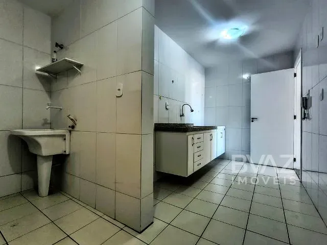 Apartamento 3 quartos e 2 banheiros, à venda ou para alugar, no bairro Centro em Cabo Frio