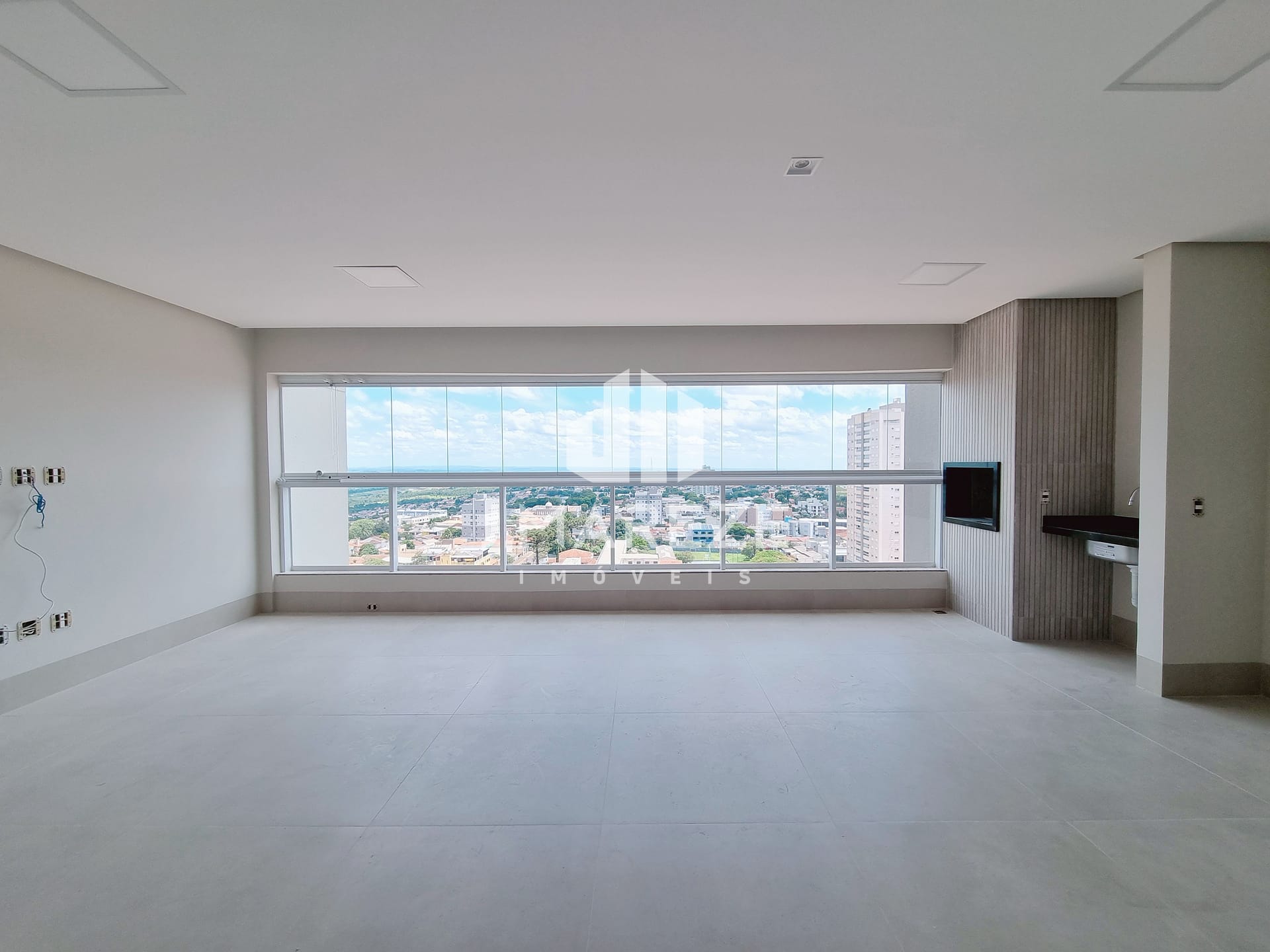 Apartamento à venda com 3 quartos, 127m² - Foto 2