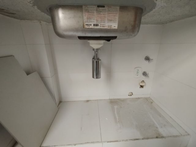 Apartamento 2 quartos e 1 banheiro, à venda, no bairro Olaria em Rio de Janeiro