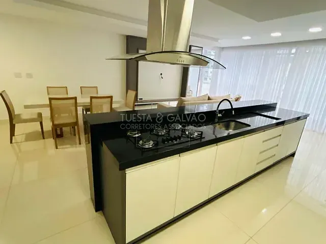 Apartamento com 190m² 4 quartos e 5 banheiros, à venda, no bairro Meia Praia em Itapema