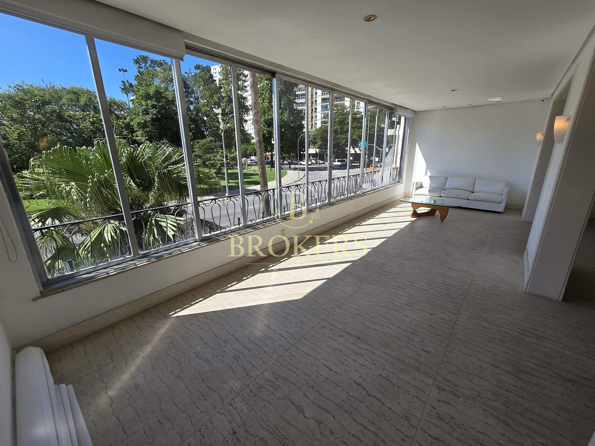 Apartamento garden à venda, Praia do Flamengo, varanda interna, salão em múltiplos ambientes, 3 quartos sendo 2 suítes master, copa cozinha - 305 m². 1 vaga.