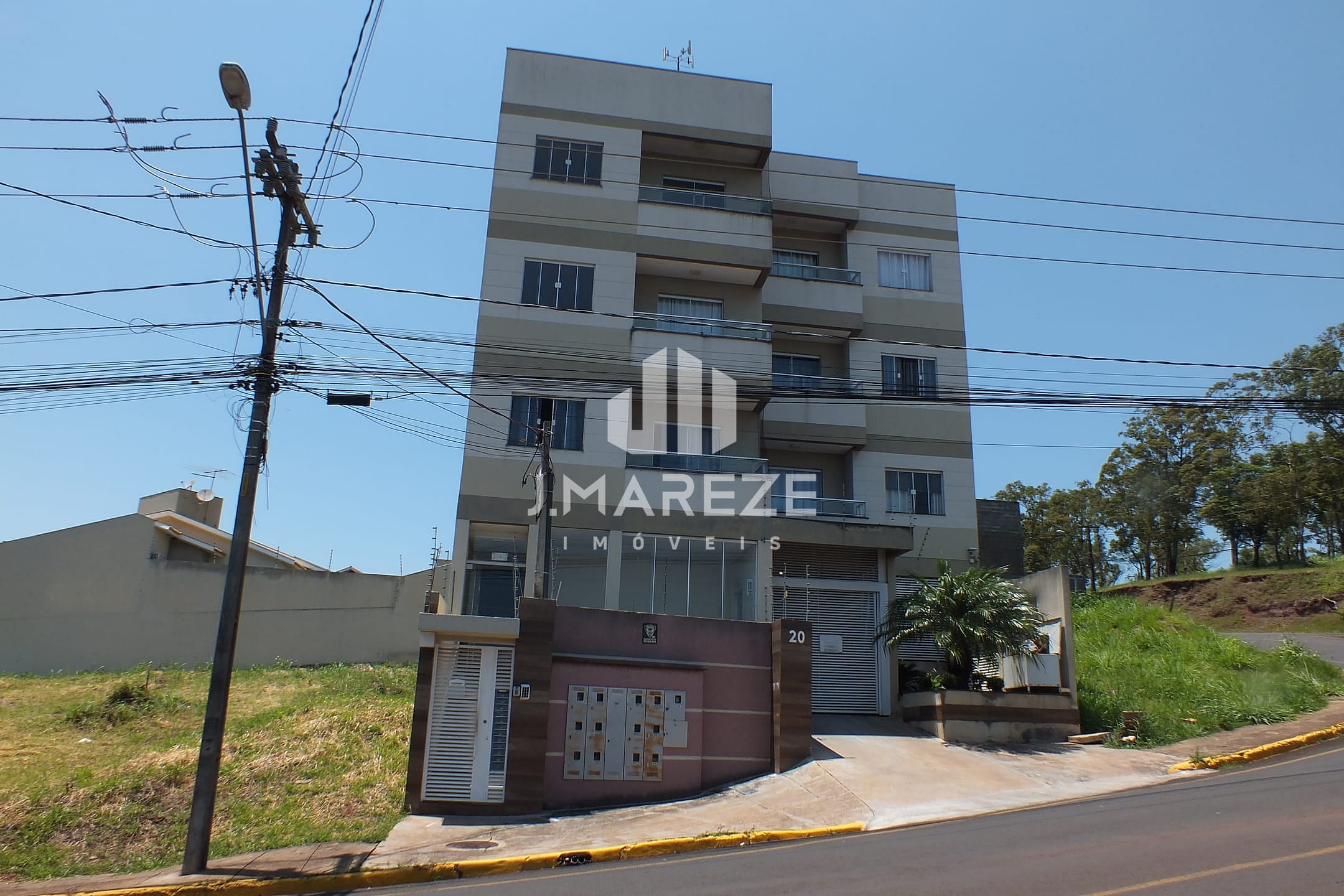 Apartamento à venda com 2 quartos, 70m² - Foto 2