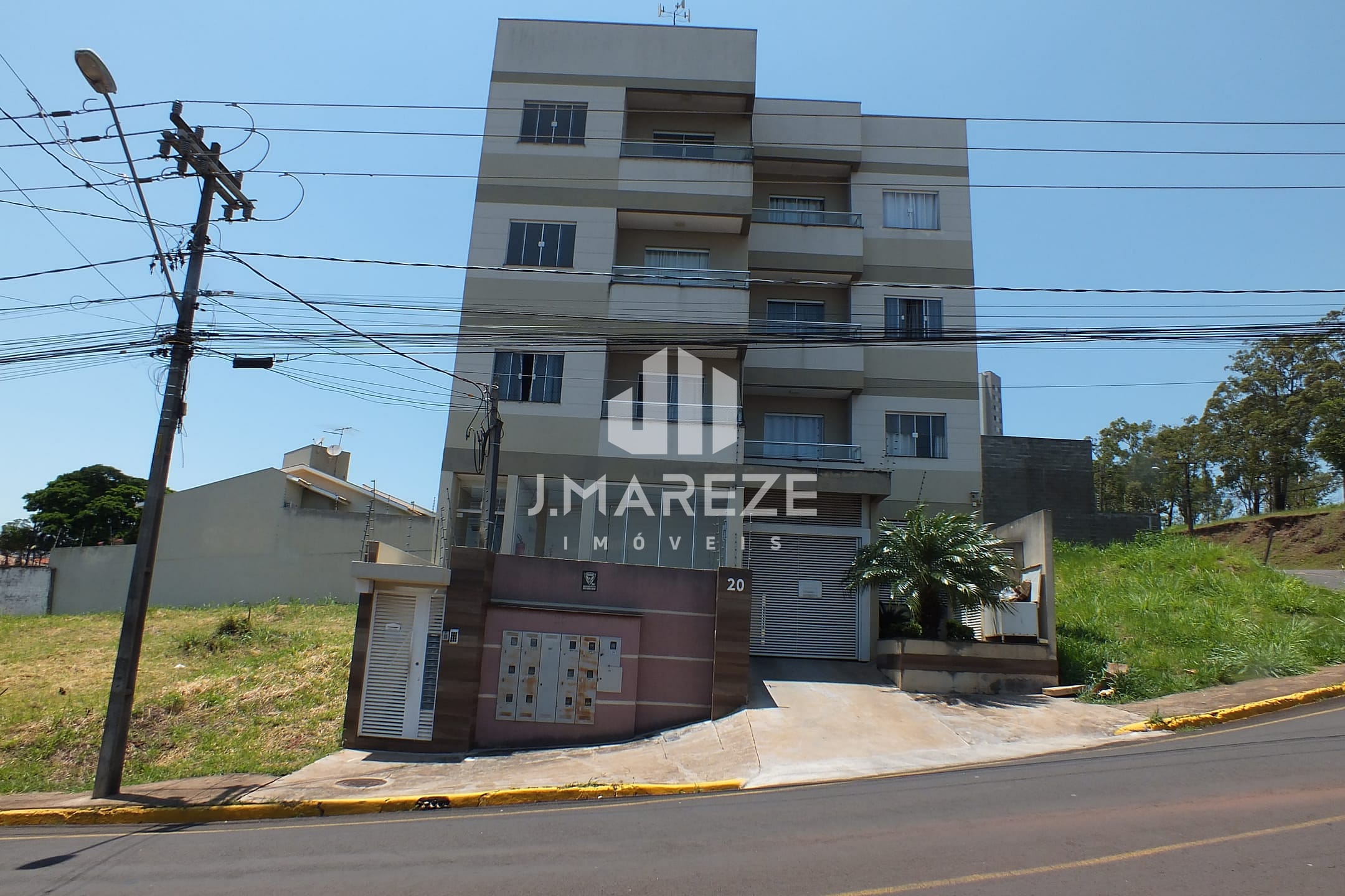Apartamento à venda com 2 quartos, 70m² - Foto 1
