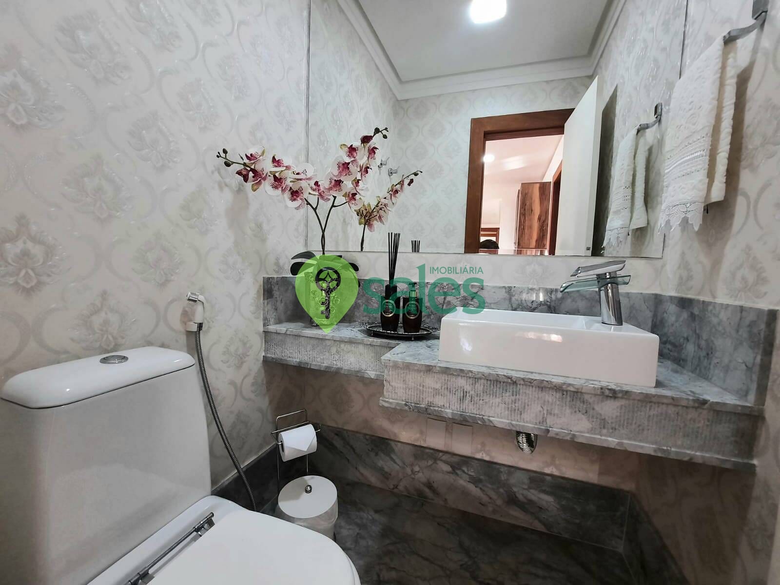 Apartamento à venda com 3 quartos, 180m² - Foto 3