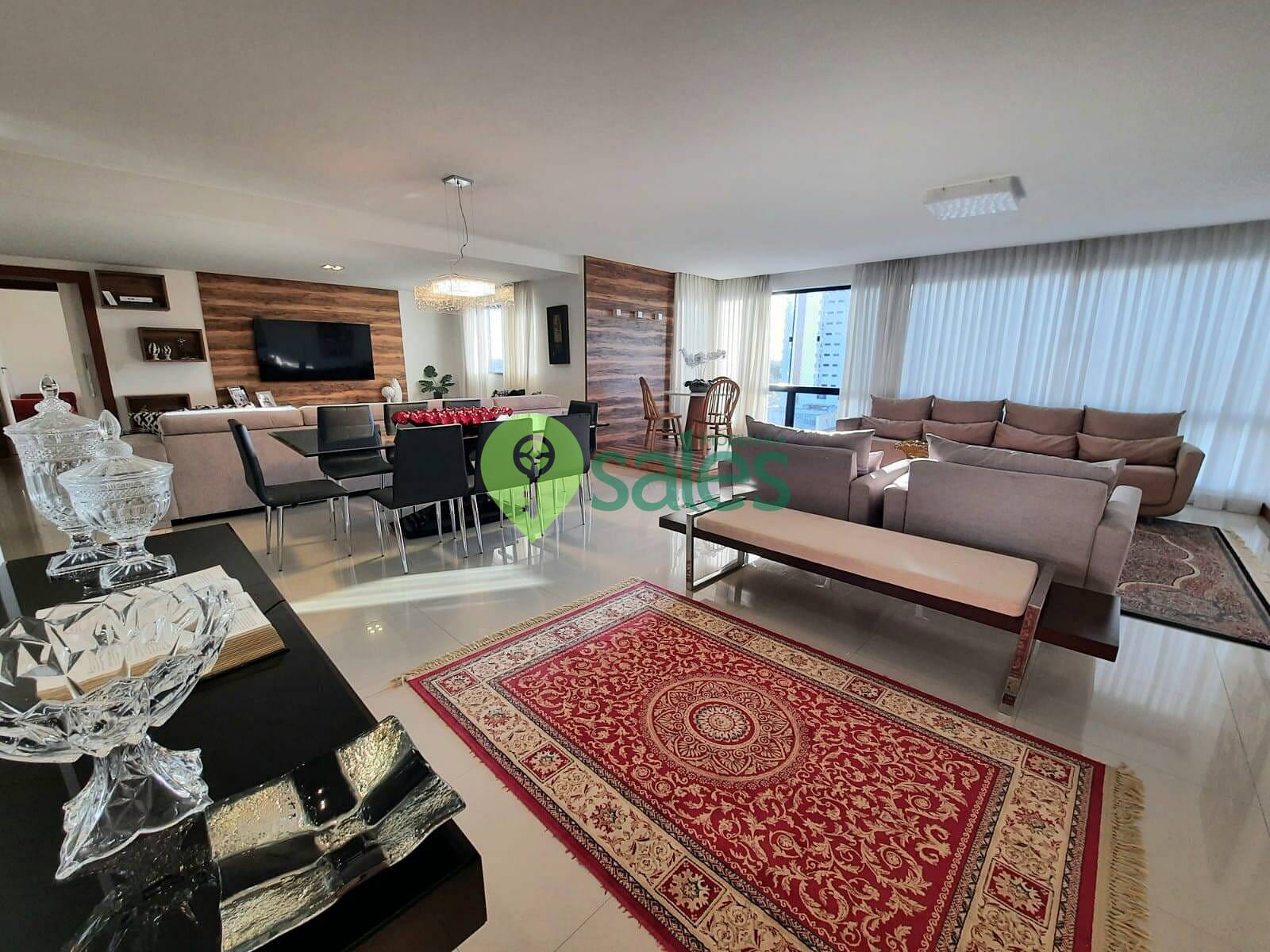 Apartamento à venda com 3 quartos, 180m² - Foto 1