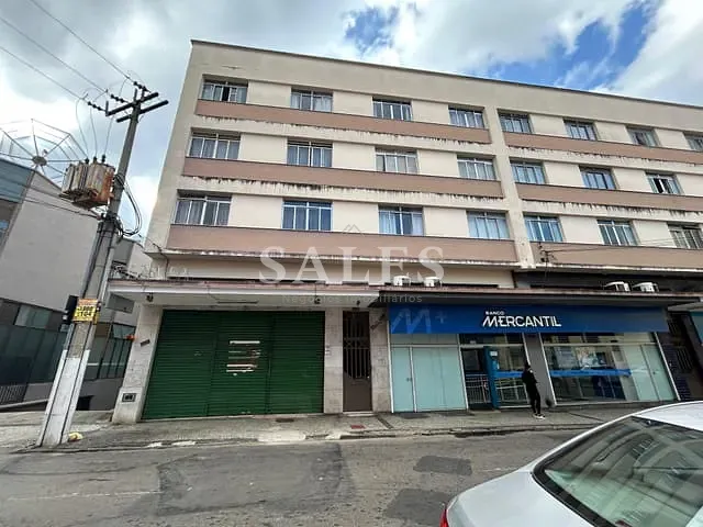 Apartamento com 50m² 2 quartos e 2 banheiros, para alugar, no bairro Centro em Juiz de Fora
