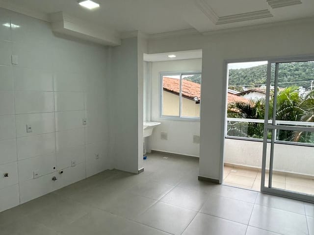 Apartamento com 55m² 1 quarto e 1 banheiro, para alugar, no bairro Ingleses do Rio Vermelho em Florianópolis
