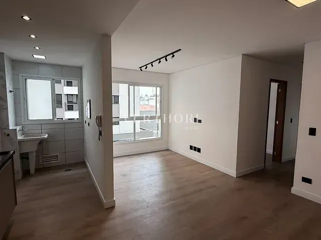 Apartamento 3 quartos e 1 banheiro, para alugar, no bairro Champagnat em Londrina
