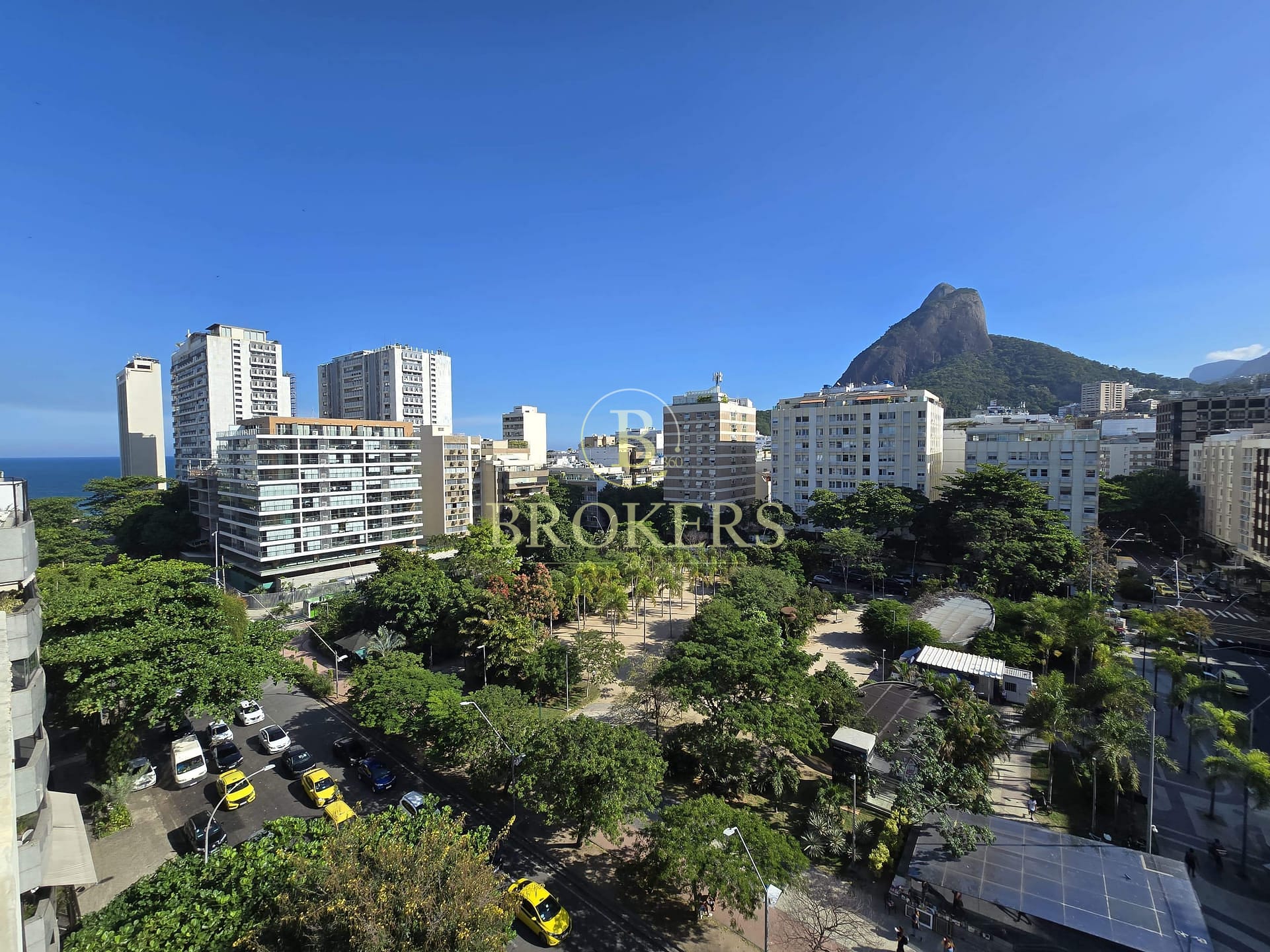 Apartamento à venda, Leblon, Sala, quarto, original 2 quartos, 1 vaga na escritura - 71 m²