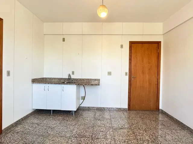 Apartamento 1 quarto e 1 banheiro, à venda, no bairro Funcionários em Belo Horizonte