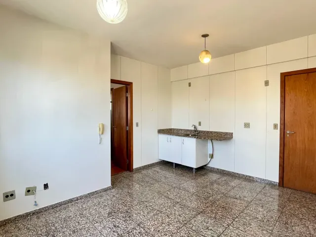 Apartamento 1 quarto e 1 banheiro, à venda, no bairro Funcionários em Belo Horizonte