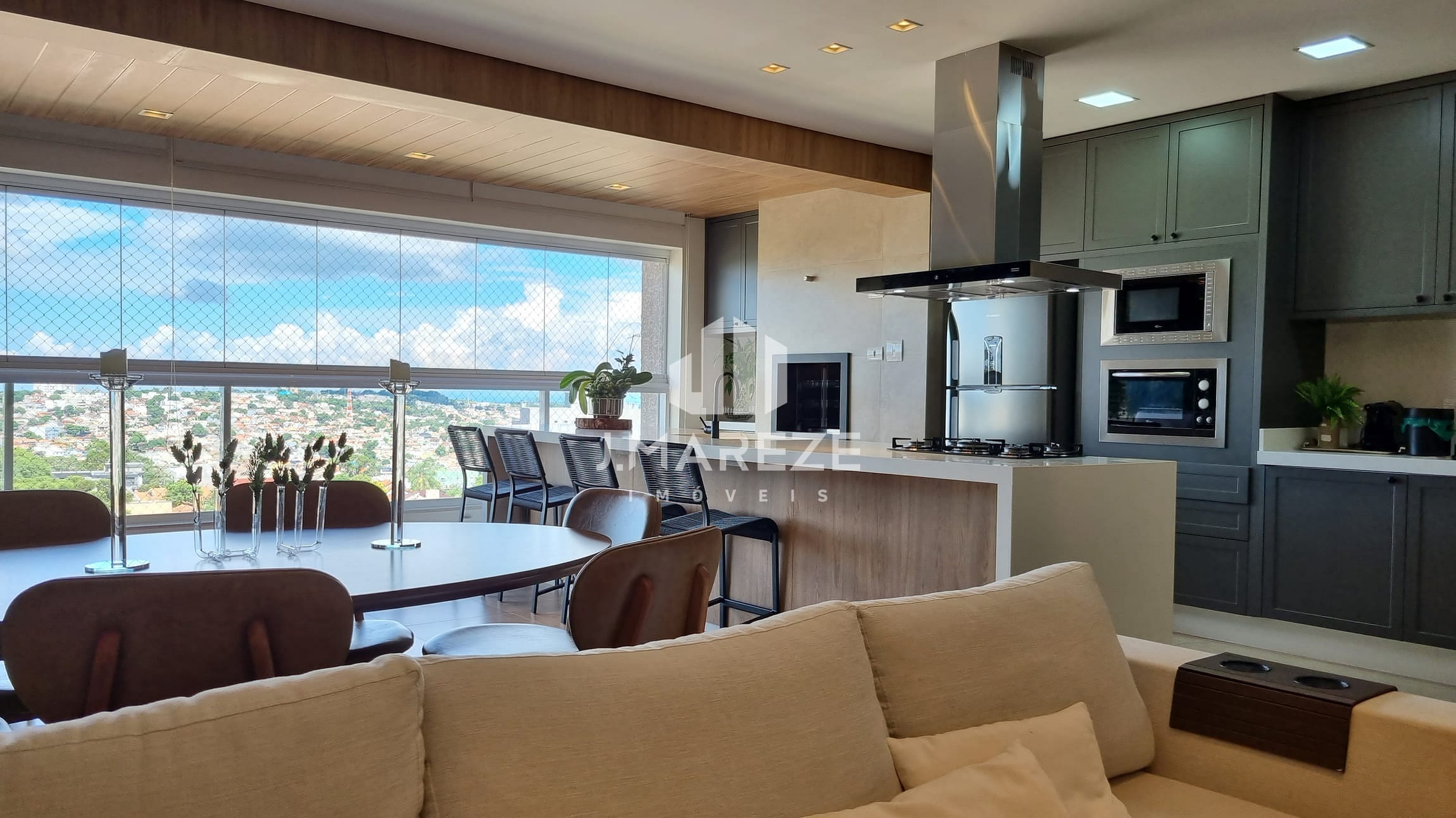 Apartamento à venda com 3 quartos, 145m² - Foto 2
