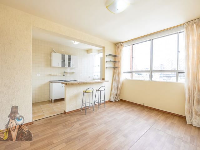 Apartamento 1 quarto e 1 banheiro, à venda, no bairro Centro em Curitiba