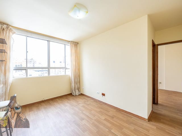 Apartamento 1 quarto e 1 banheiro, à venda, no bairro Centro em Curitiba
