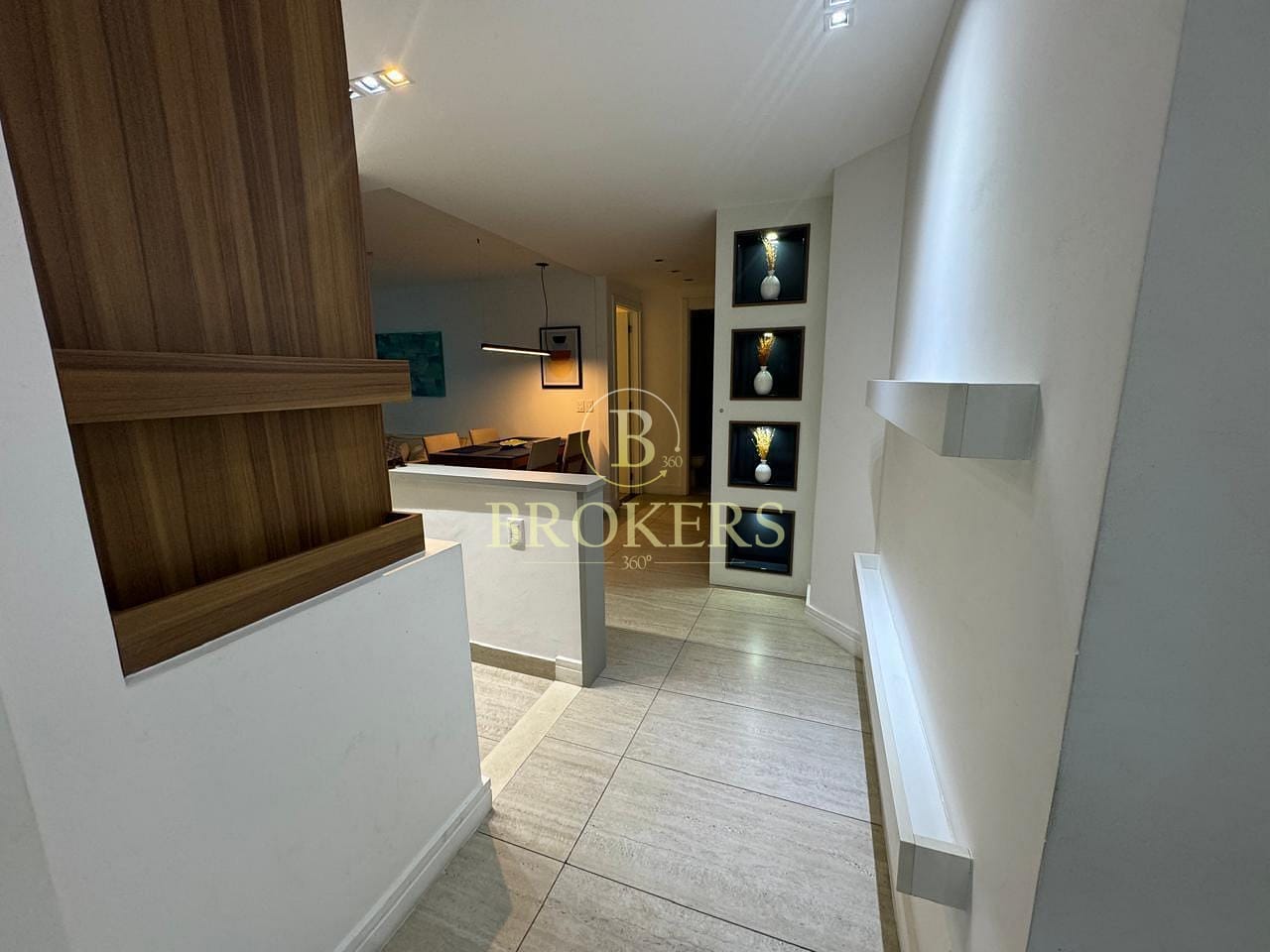 Apartamento a venda. Ipanema na quadra da praia! 2 quartos (1 suíte), varanda com vista mar, vaga, lazer completo e segurança 24h na Prudente de Morais.