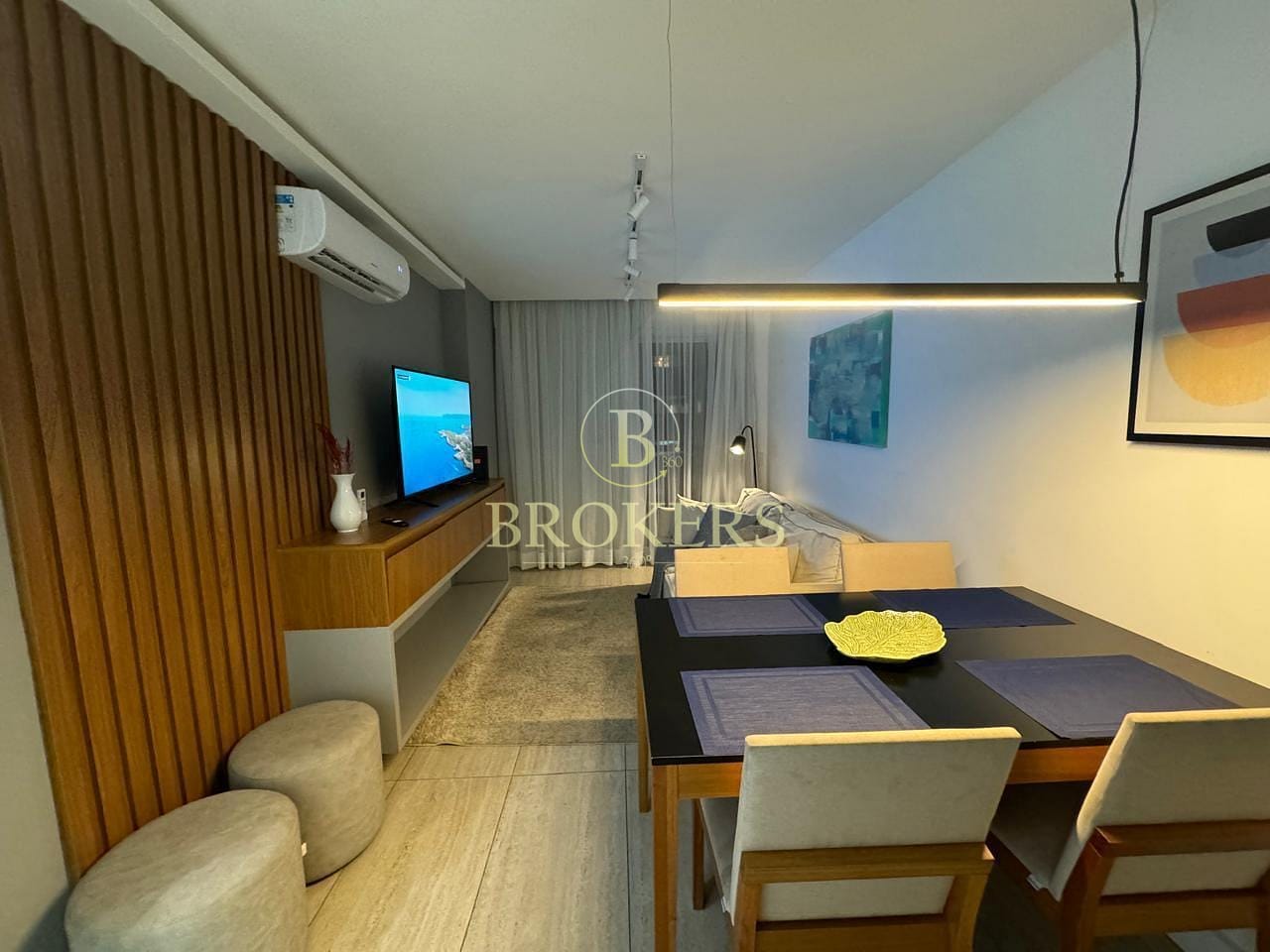 Apartamento a venda. Ipanema na quadra da praia! 2 quartos (1 suíte), varanda com vista mar, vaga, lazer completo e segurança 24h na Prudente de Morais.
