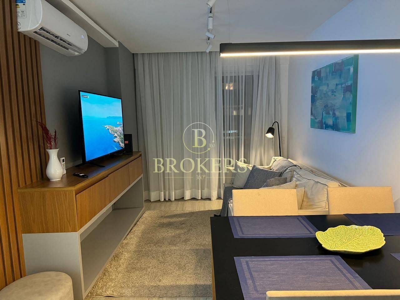 Apartamento a venda. Ipanema na quadra da praia! 2 quartos (1 suíte), varanda com vista mar, vaga, lazer completo e segurança 24h na Prudente de Morais.