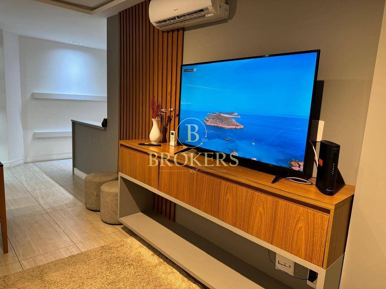 Apartamento a venda. Ipanema na quadra da praia! 2 quartos (1 suíte), varanda com vista mar, vaga, lazer completo e segurança 24h na Prudente de Morais.