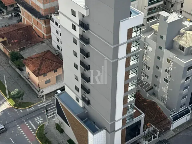Apartamento com 185m² 3 quartos e 3 banheiros, à venda, no bairro Meia Praia em Itapema